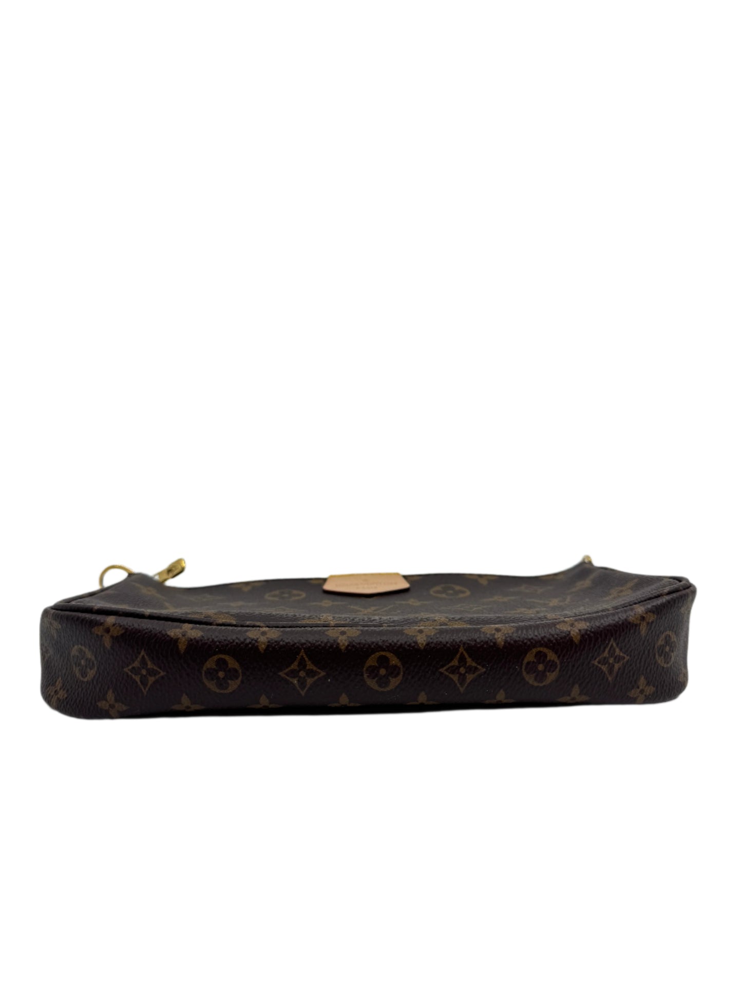 Bottom-of-the-pochette-of-the-Louis-Vuitton-Multi-Pochette-Accessoires-in-Monogram-canvas