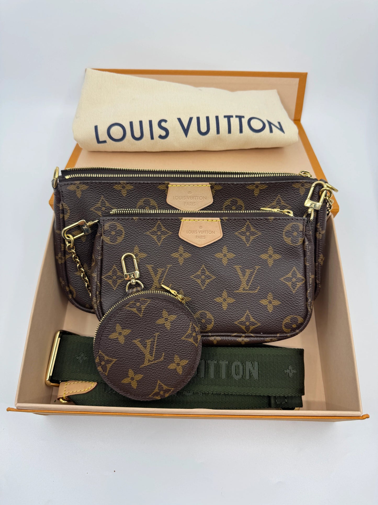 Box-and-dust-bag-with-all-included-elements-of-the-Louis-Vuitton-Multi-Pochette-Accessoires