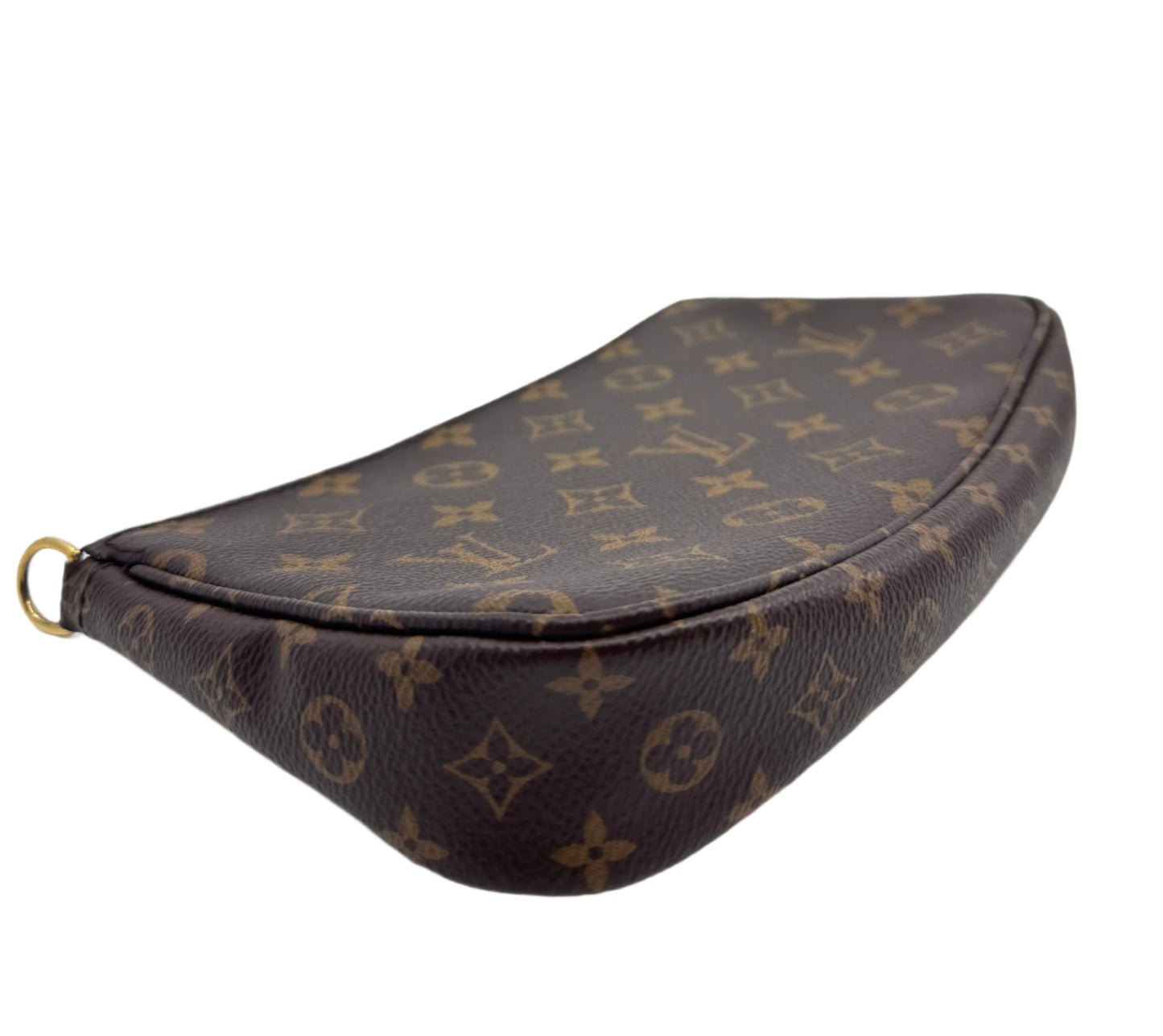 Finish-of-the-pochette-of-the-Louis-Vuitton-Multi-Pochette-Accessoires-rounded-in-Monogram-canvas