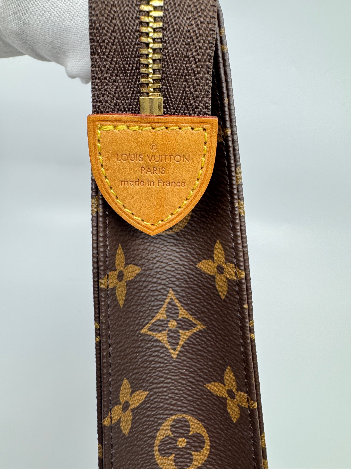 Louis Vuitton Toiletry Pouch 26 - Monogram Canvas