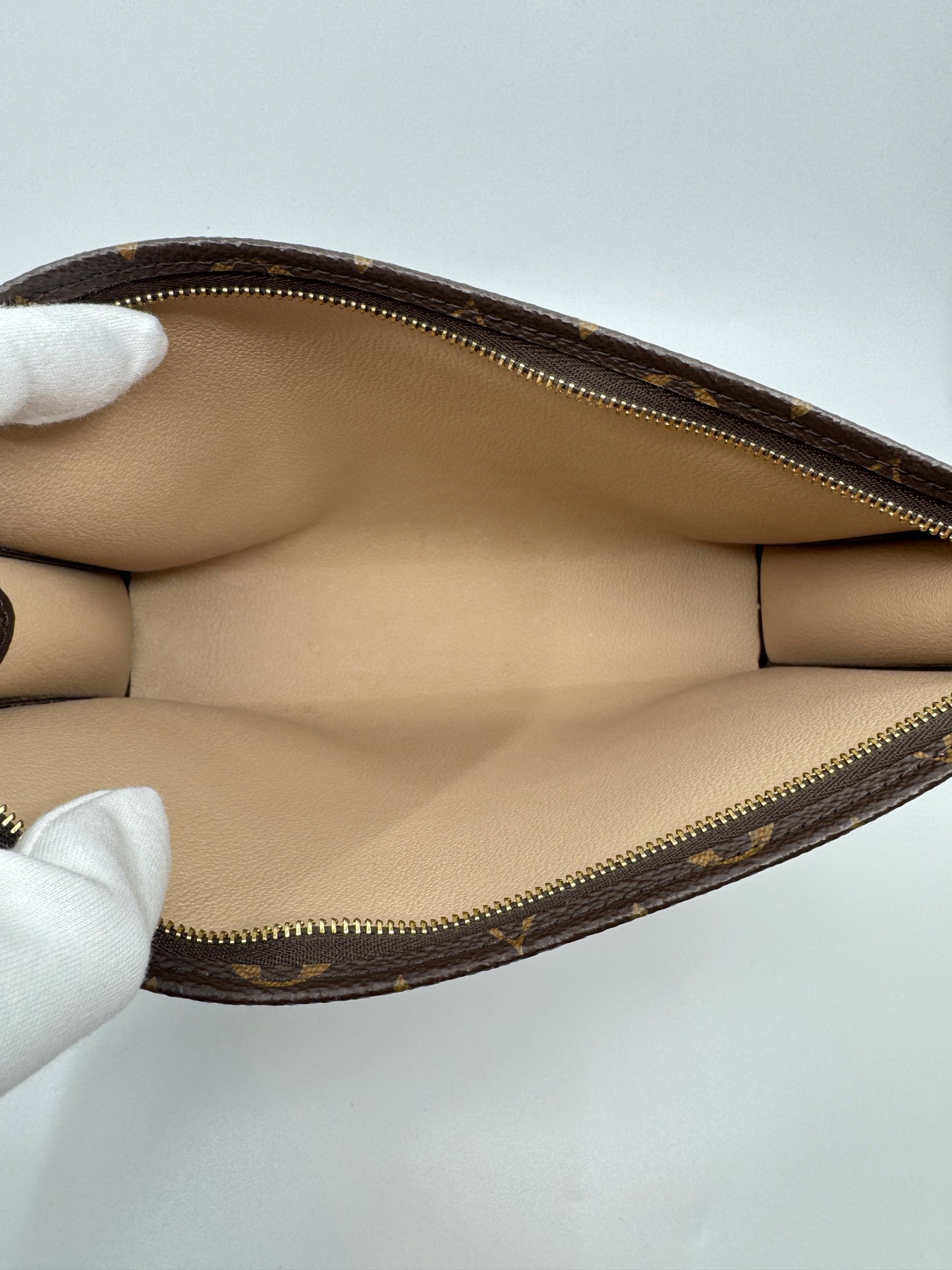 Louis Vuitton Toiletry Pouch 26 - Monogram Canvas