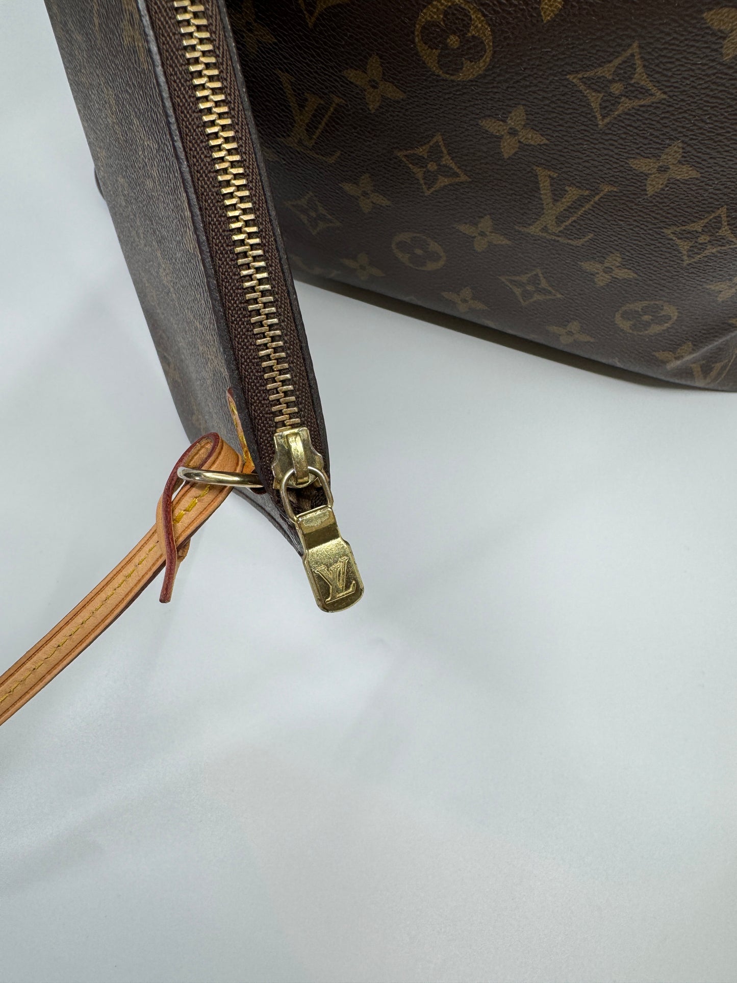 Louis Vuitton Neverfull MM With Pouch Bag