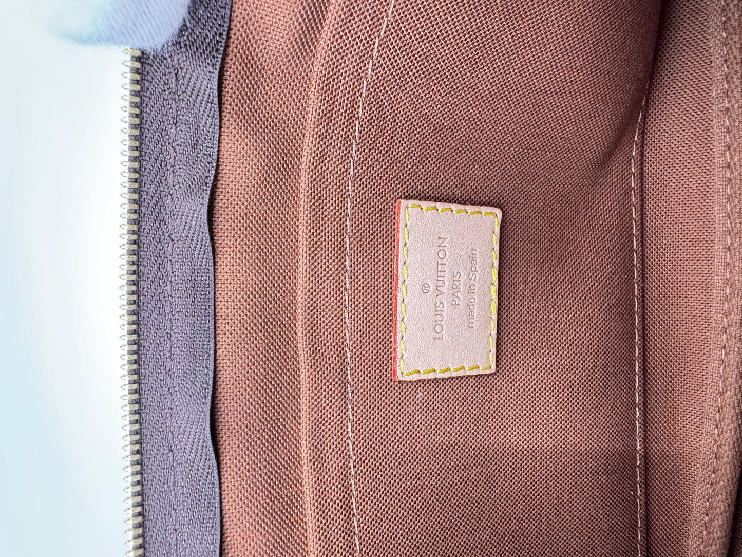 Interior-label-of-the-Louis-Vuitton-Multi-Pochette-Accessoires-with-brand-and-country-of-origin