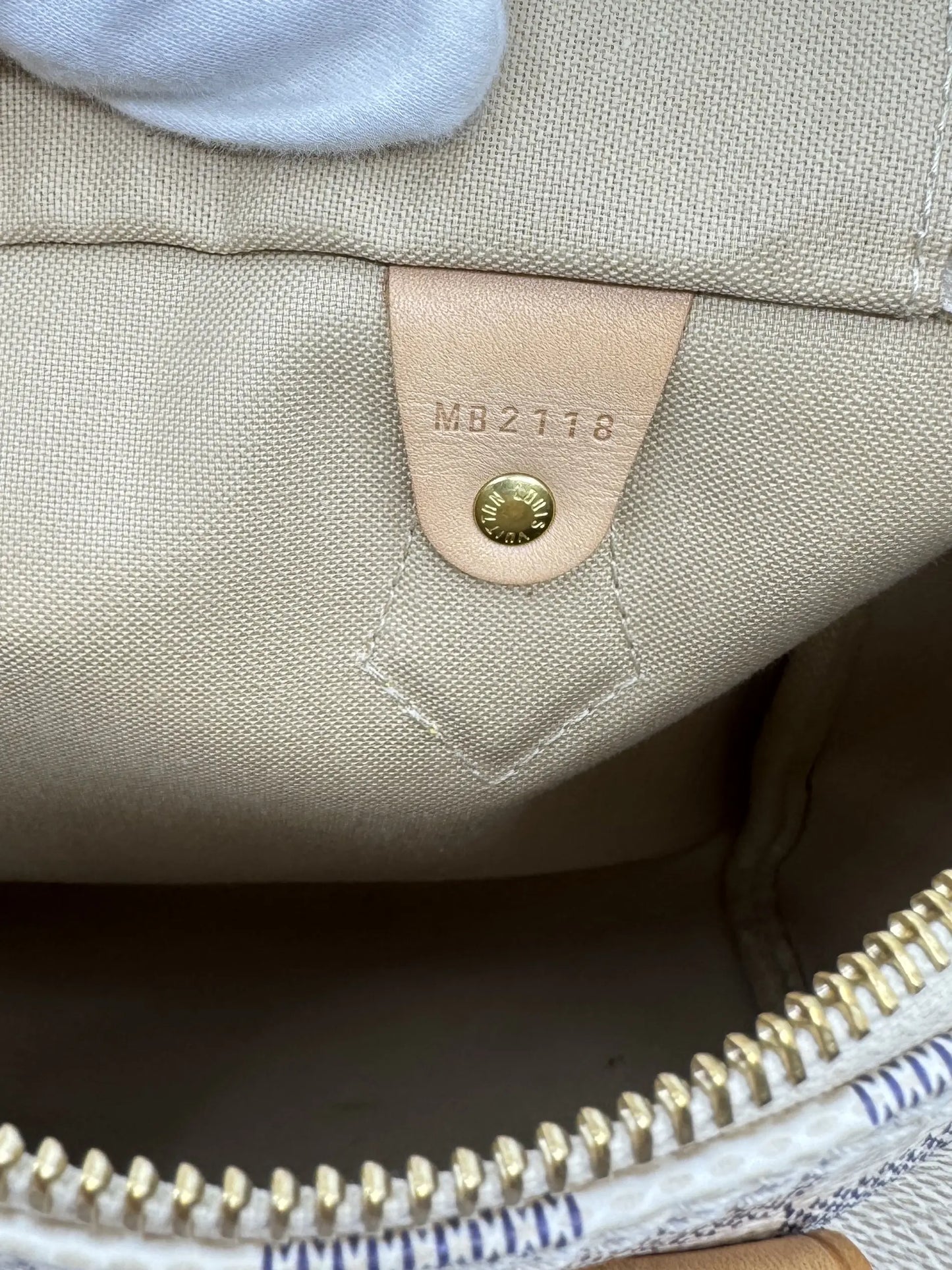 Serial-number-of-the-Louis-Vuitton-Speedy-25-Damier-Azur.