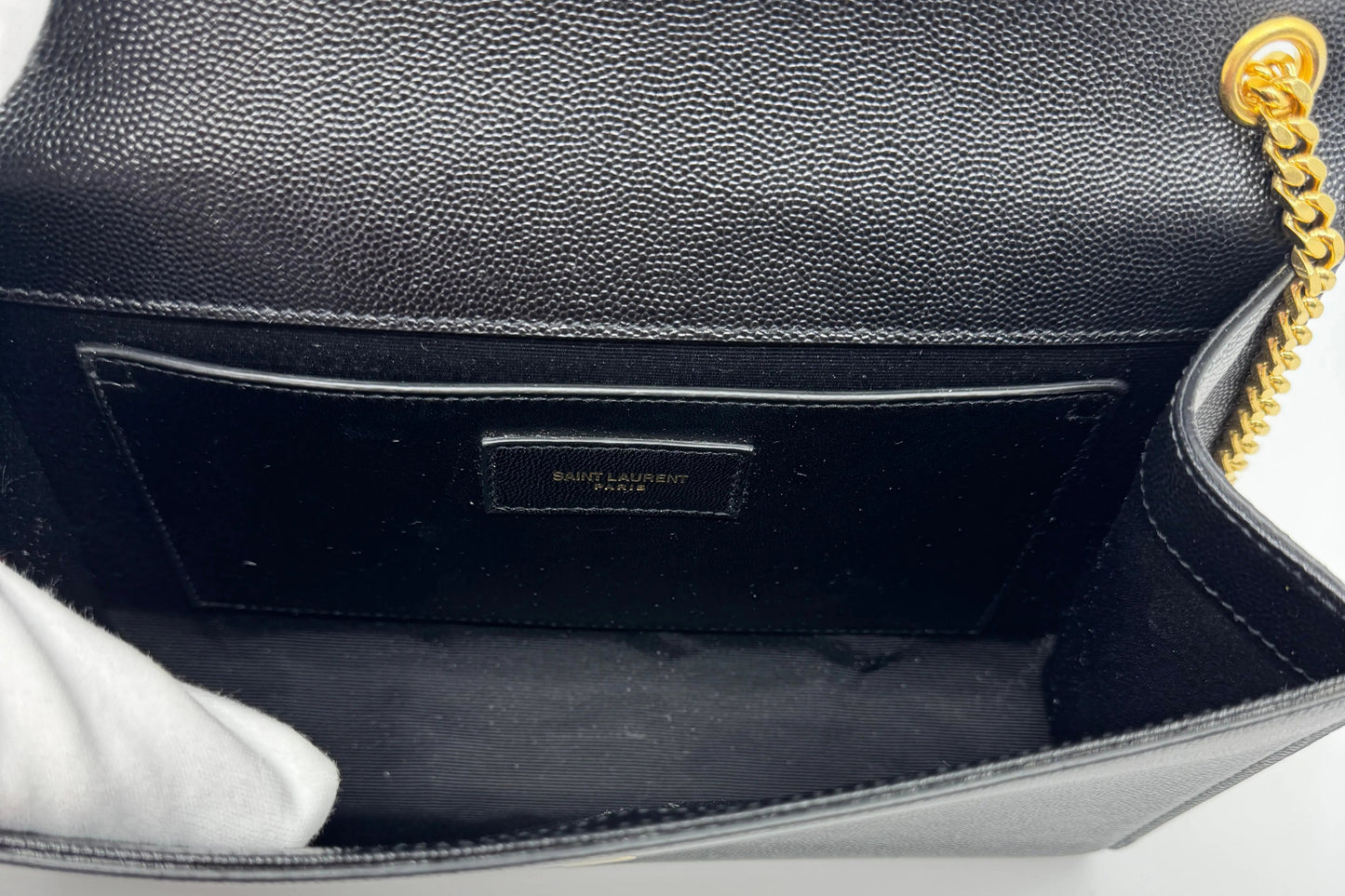 interior-compartments-of-Kate-Medium-in-Grain-de-Poudre-Embossed-Leather-with-Saint-Laurent-authenticity-tag