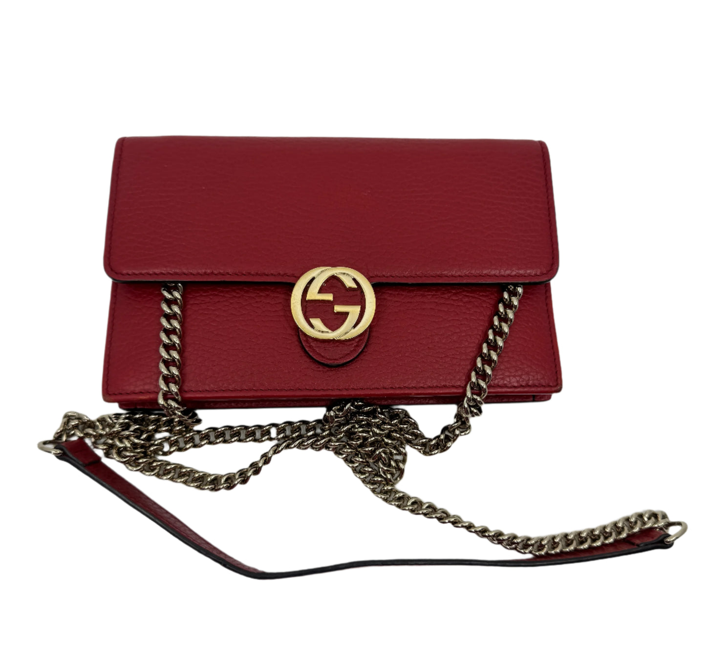 overview-of-the-gucci-dollar-calfskin-interlocking-g-chain-wallet-in-red-with-gold-tone-chain-and-hardware