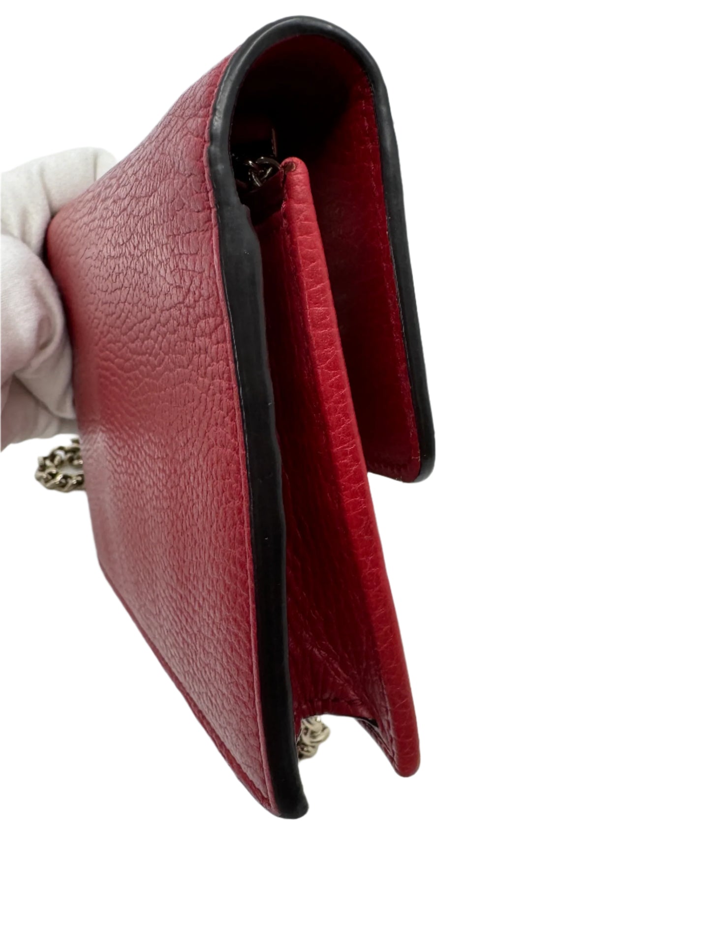 right-side-of-the-gucci-dollar-calfskin-interlocking-g-chain-wallet-with-black-leather-trim