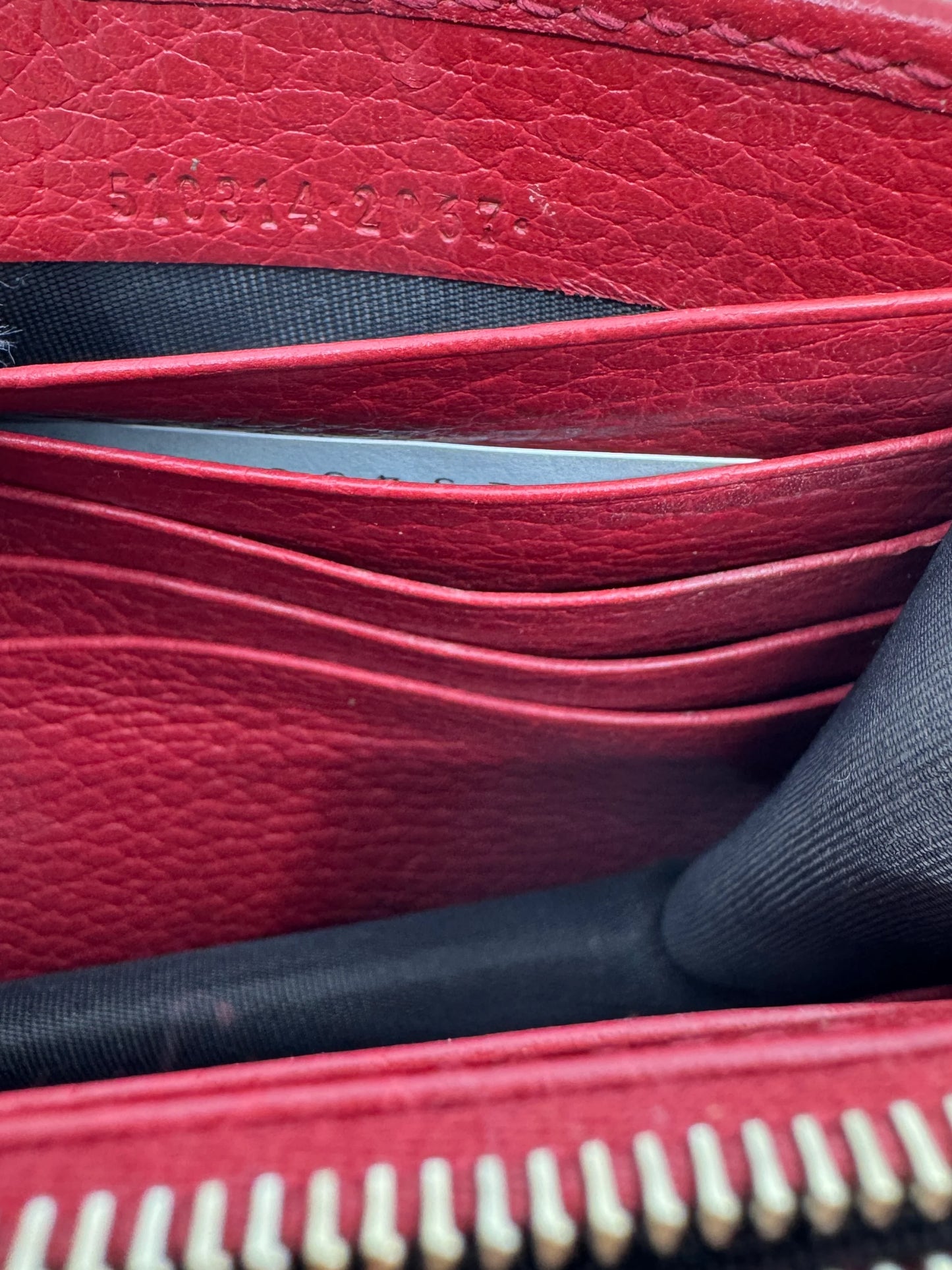 serial-number-of-the-gucci-dollar-calfskin-interlocking-g-chain-wallet-and-zoom-in-on-the-card-compartment