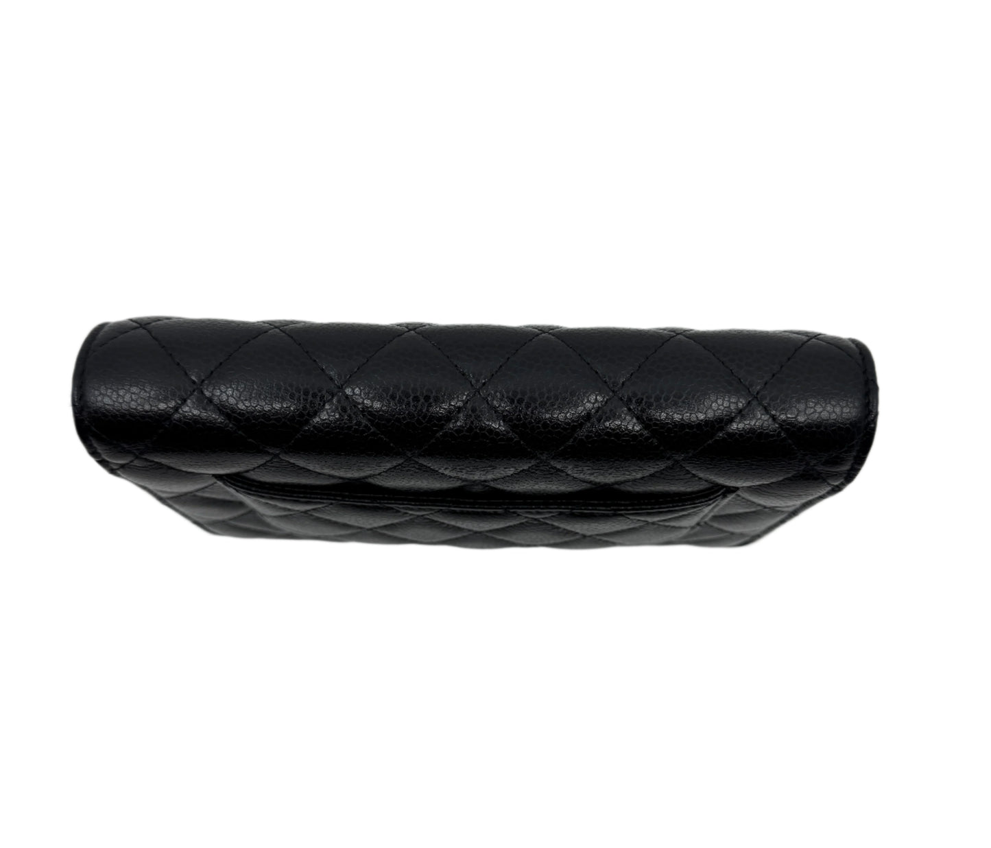 top-part-of-the-chanel-wallet-on-chain-silver-bag-in-black-caviar-leather-with-rounded-finishing-details