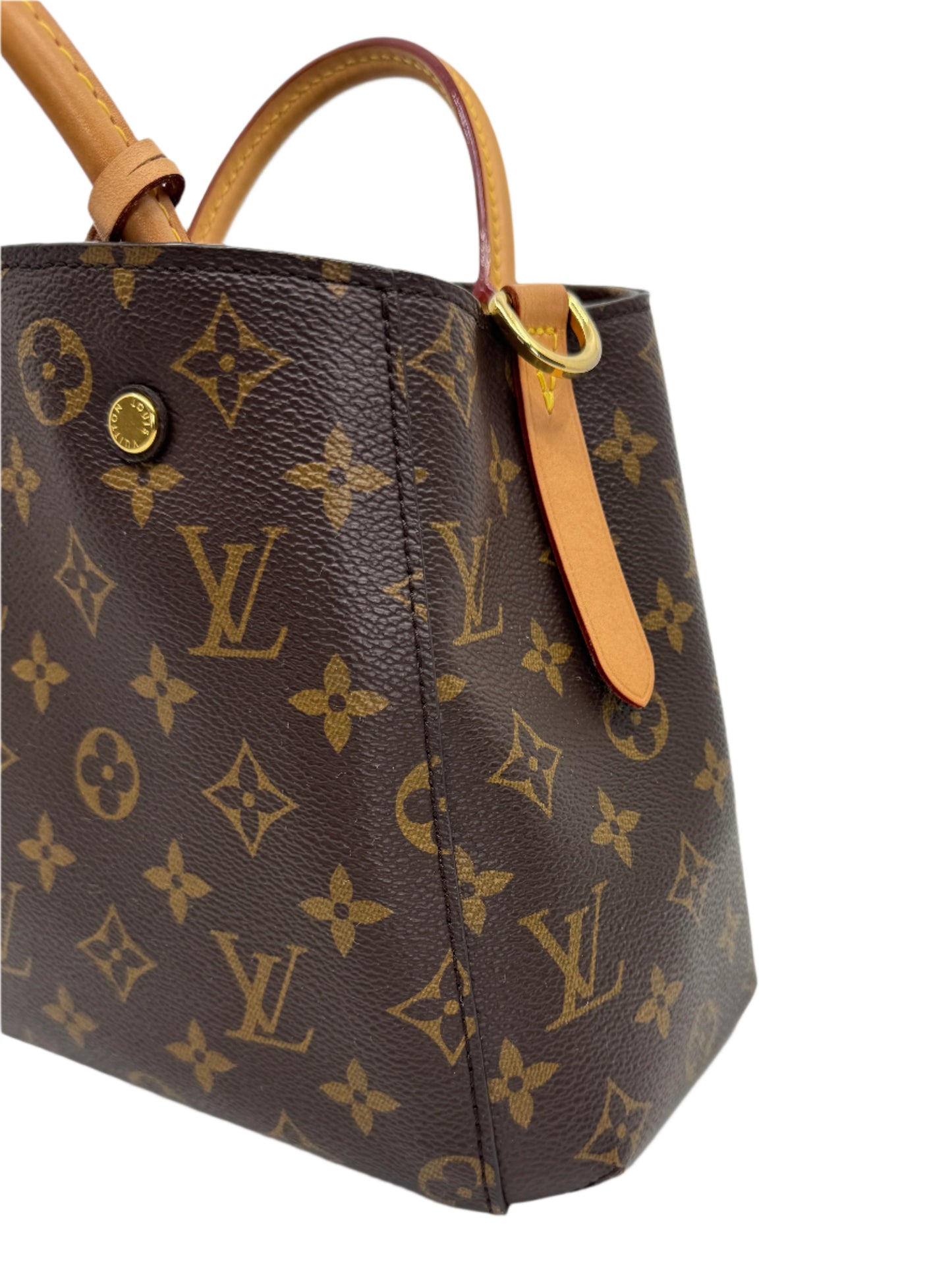 vachetta-leather-detail-on-right-side-of-louis-vuitton-montaigne-bb-bag-with-monogram