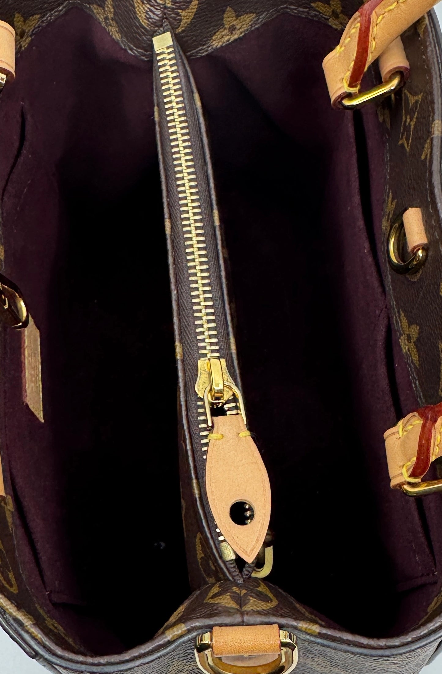 zoom-in-of-golden-interior-closure-of-louis-vuitton-montaigne-bb-bag-in-vachetta-leather