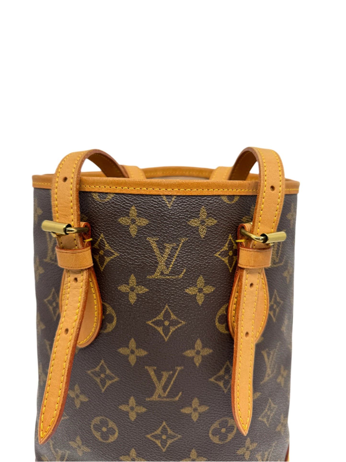 zoom-in-of-vachetta-leather-straps-with-golden-details-of-louis-vuitton-monogram-petit-bucket-bag