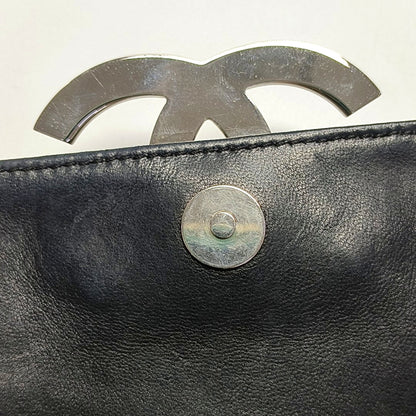 Chanel Black patent leather shoulder bag