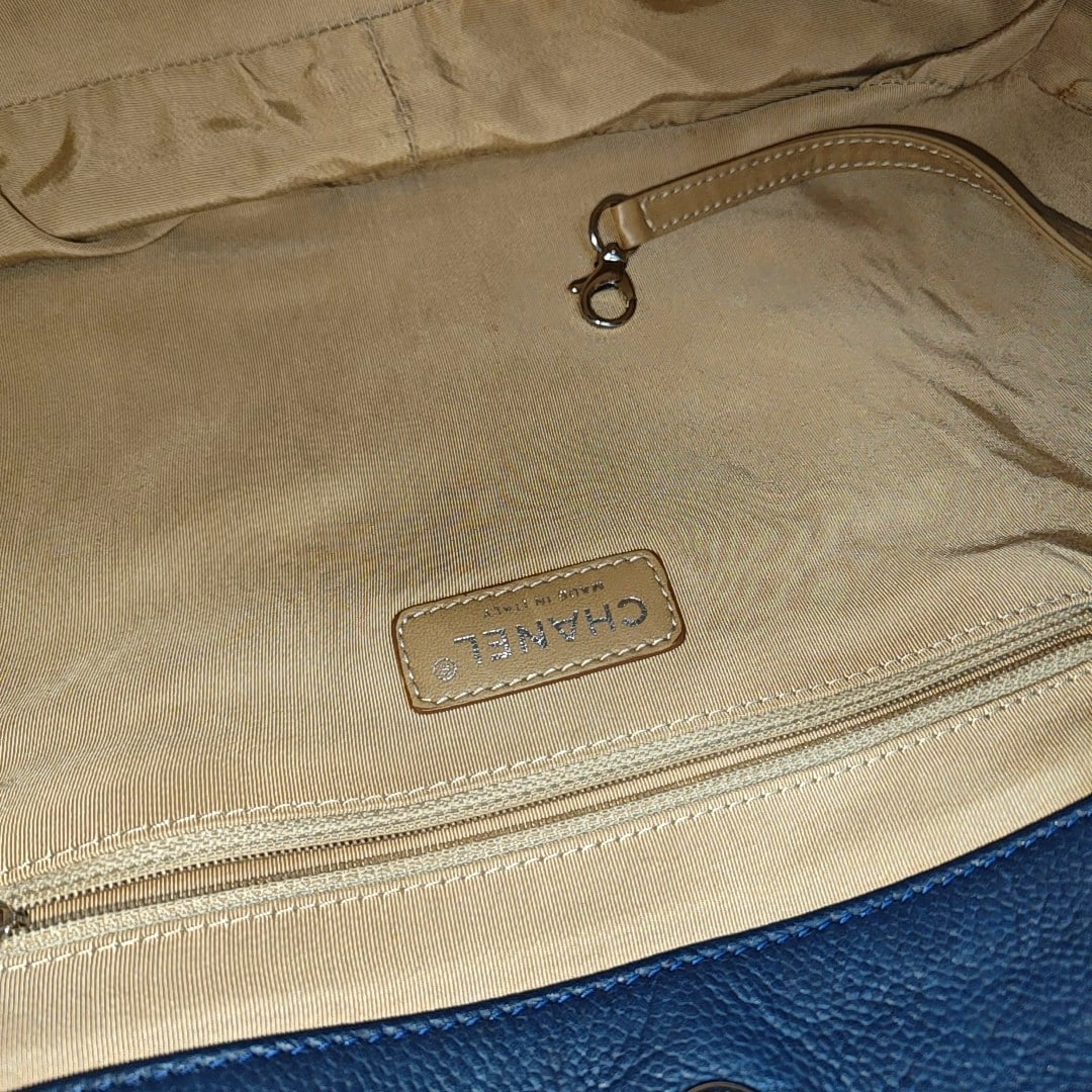 Chanel Blue cowhide diamond quilted shoulder bag