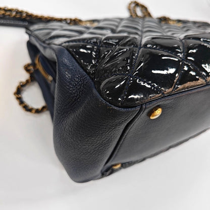 Chanel Dark blue patent leather quilted handbag