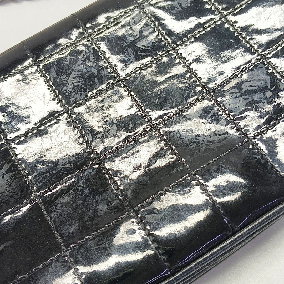 Chanel Black patent leather shoulder bag