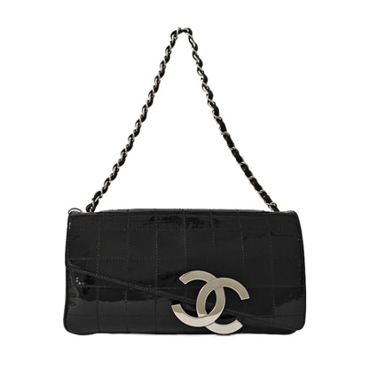 Chanel Black patent leather shoulder bag