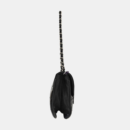 Chanel Black patent leather shoulder bag