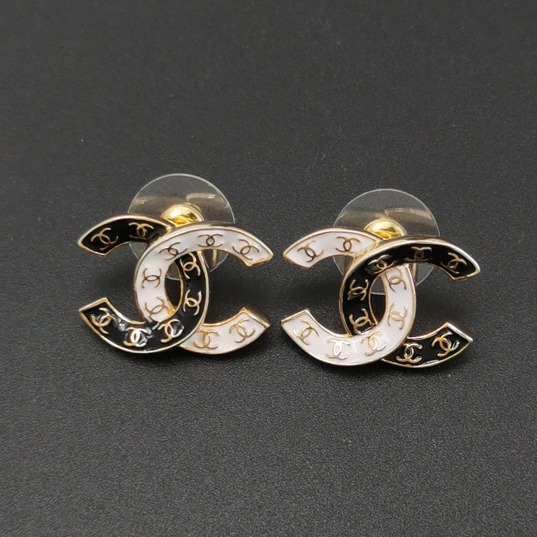 Chanel(24p) Gold-tone Letter CC Earrings