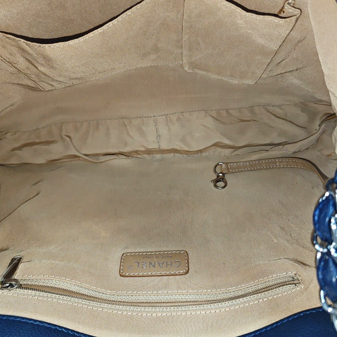 Chanel Blue cowhide diamond quilted shoulder bag