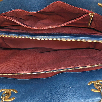 Chanel Dark blue patent leather quilted handbag