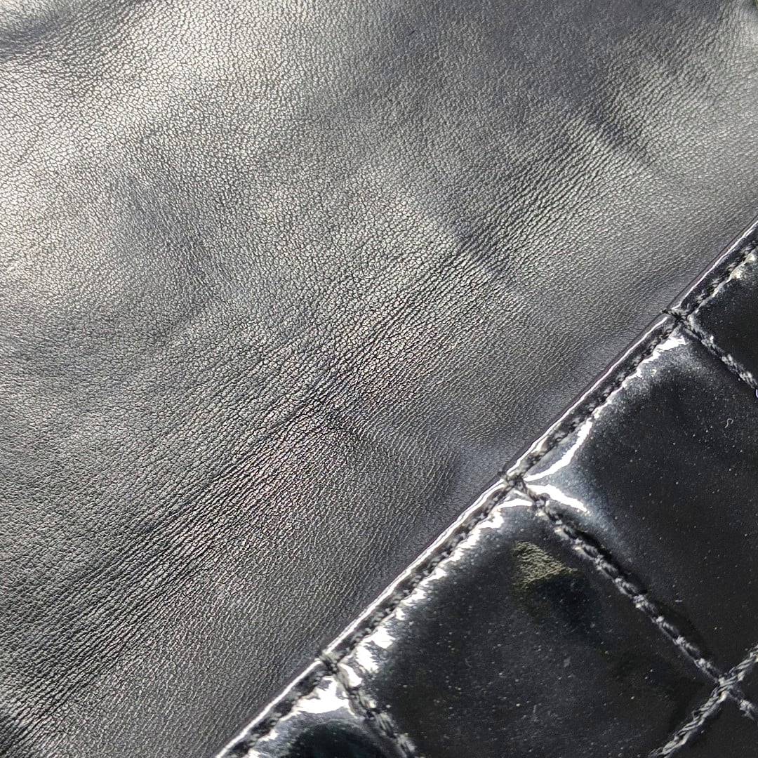 Chanel Black patent leather shoulder bag
