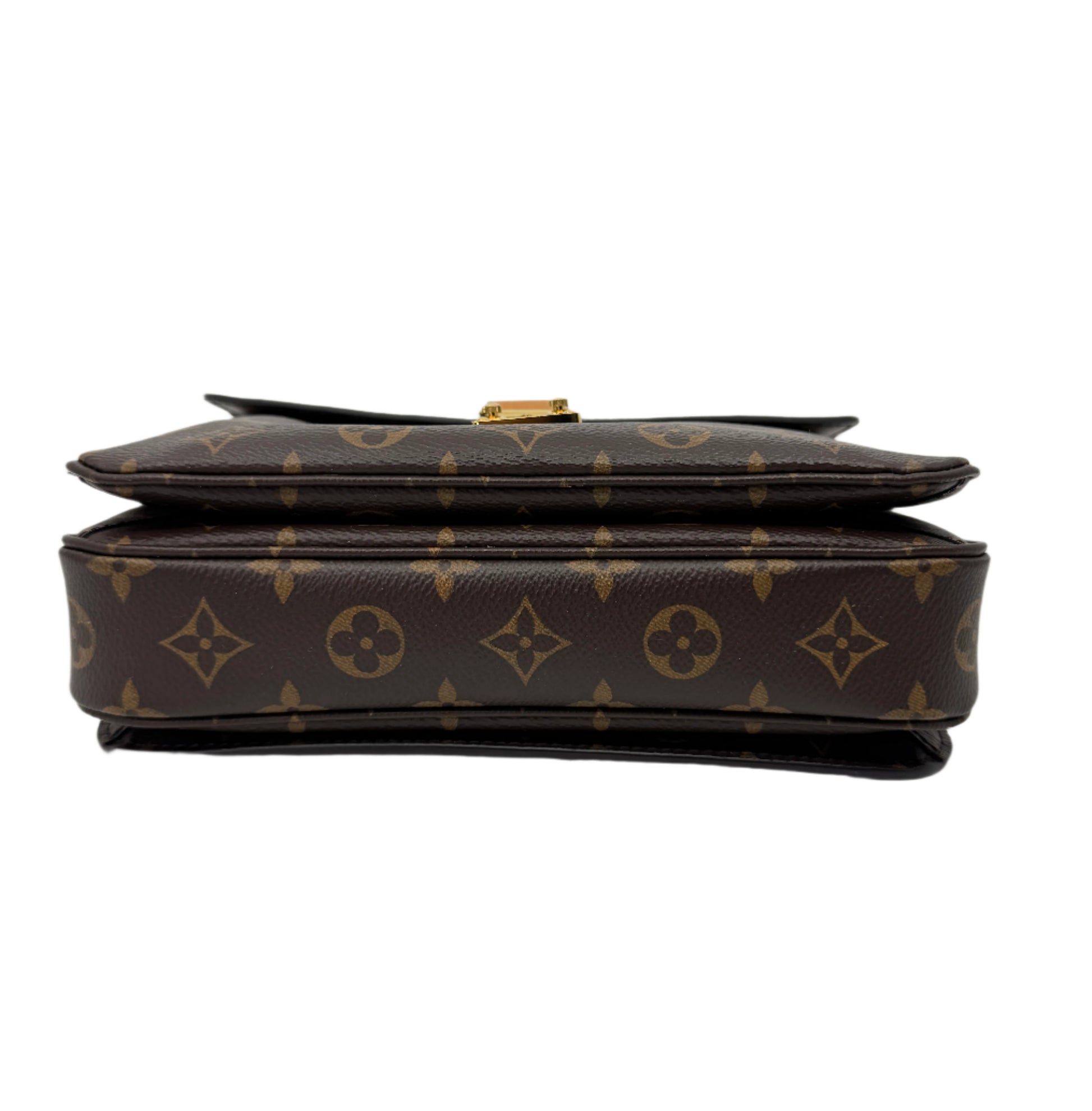 Bottom-part-of-the-Louis-Vuitton-Metis-Pochette-Monogram-showing-its-compact-size-and-compartments-with-logo-details