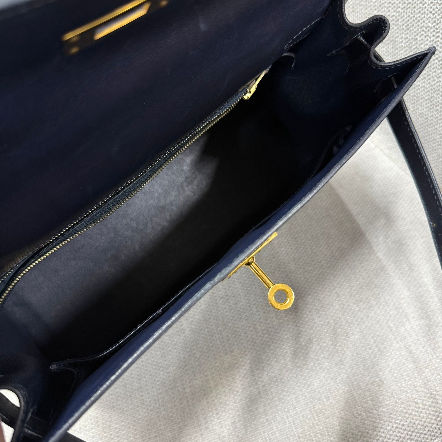 Hermès Kelly 28 Blue Indigo Box Calf Leather