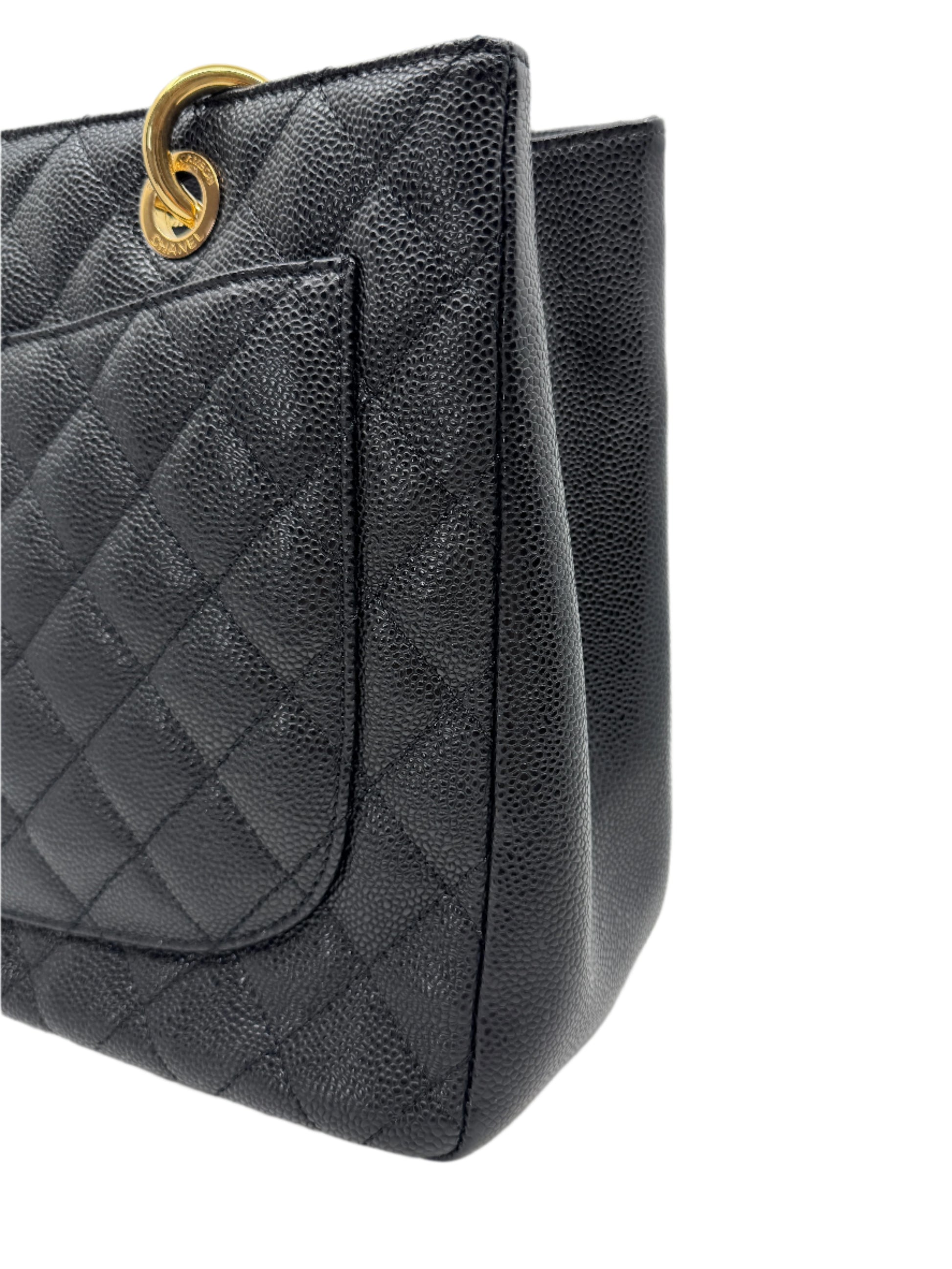 detail-of-right-side-in-leather-of-chanel-black-caviar-grand-shopping-tote-with-small-external-pocket