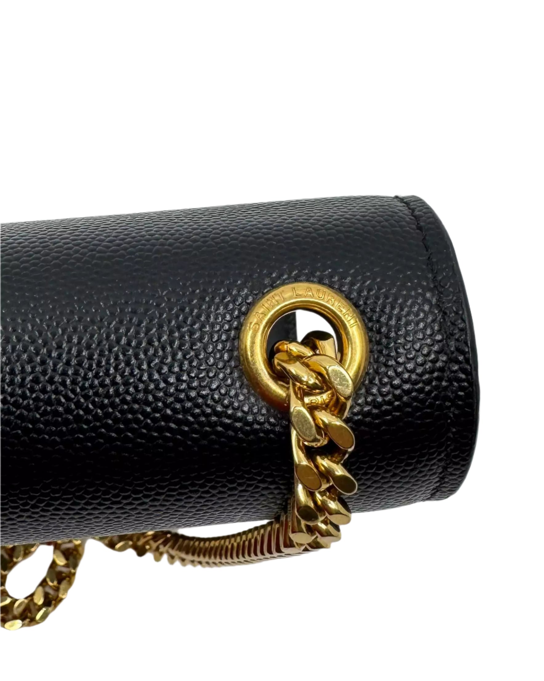 kate-medium-in-grain-de-poudre-embossed-leather-detail-of-golden-chain-with-saint-laurent-brand